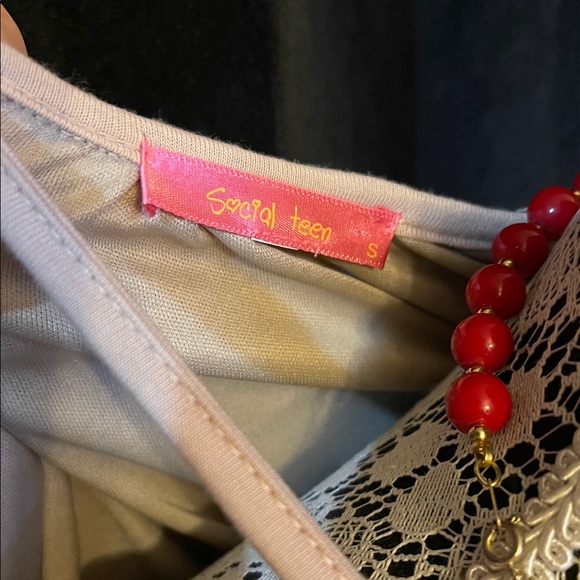 Chic Lace Halter Blouse - Cream - Picture 2 of 7